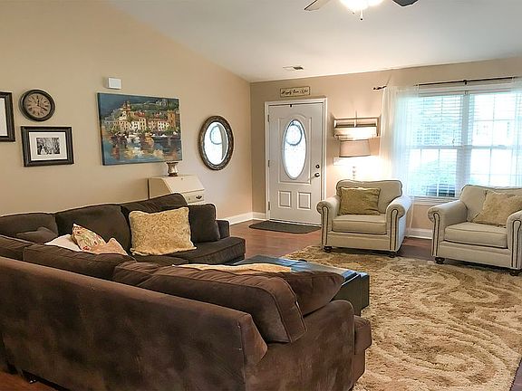 4th image of 102 Pharlap Dr
