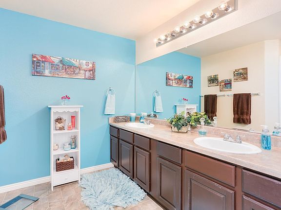 Master bedroom bathroom