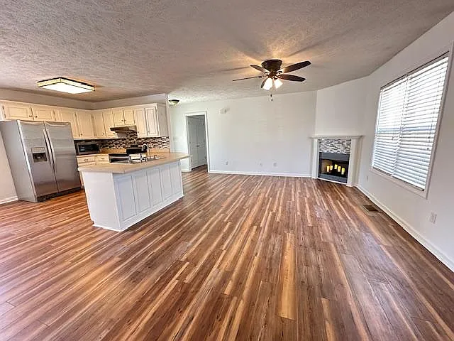 Stonehedge Dr — Photo 2