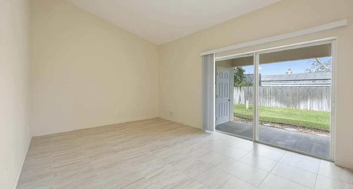 Building Photo - 2082 Foxwood Dr