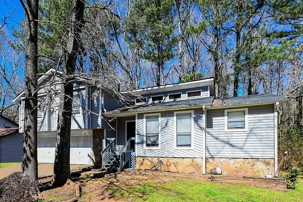 3 bed, 2.0 bath, 1458 sqft, $1,815 — Photo 1