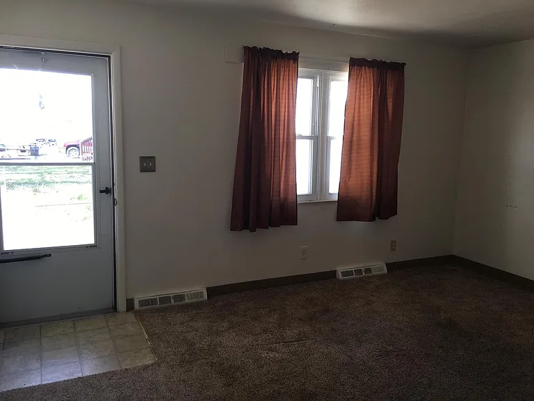 1896 Flint Ave — Photo 5