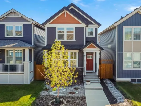 231 W Lavender Mnr SE, Calgary, AB T3S 0G8