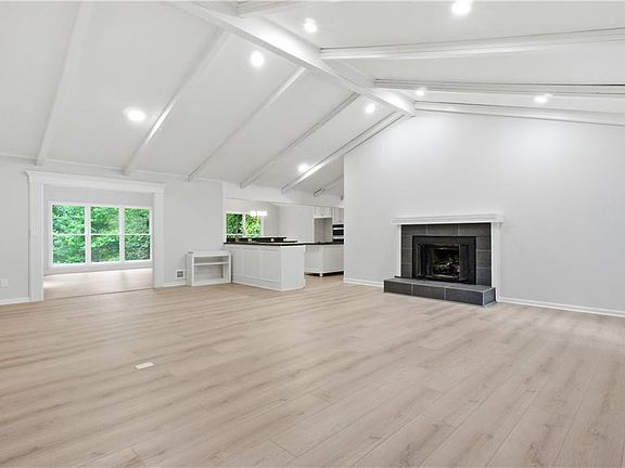 2nd image of 1180 Lakeshore Cir