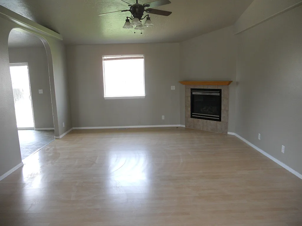 3 bed, 1718 sqft, $2,100 — Photo 4
