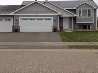 1128 W Edge Pl, New Richmond, WI 54017