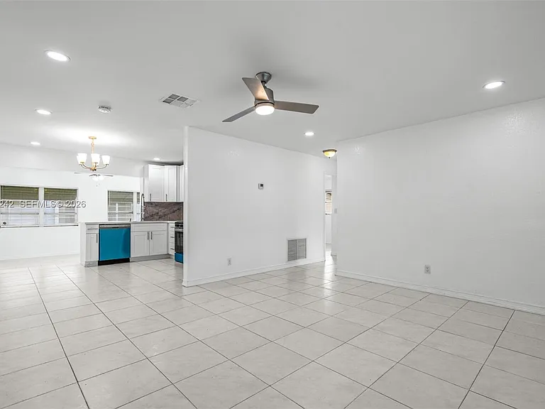 7505 NW 58th St — Photo 8