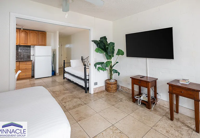 240 Liliuokalani Ave #302 — Photo 6