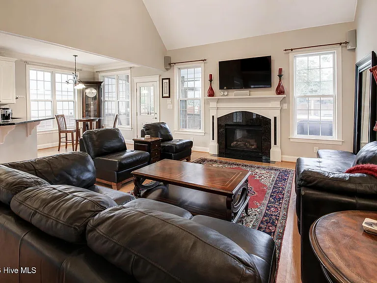 305 Holly Ln — Photo 14