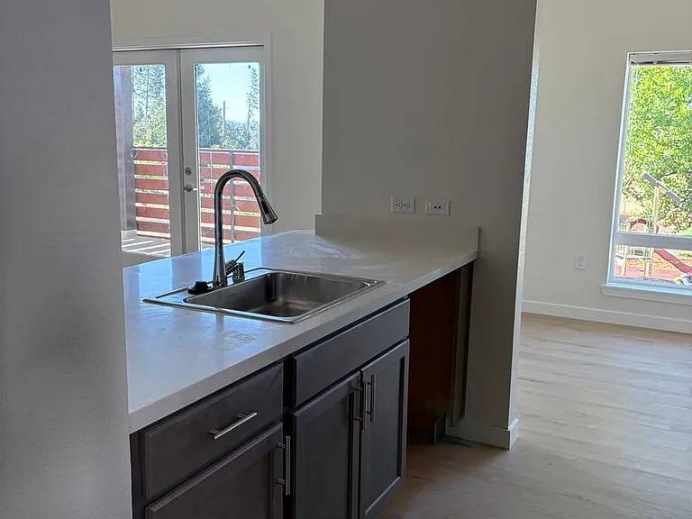 1561 Kay Ct — Photo 3