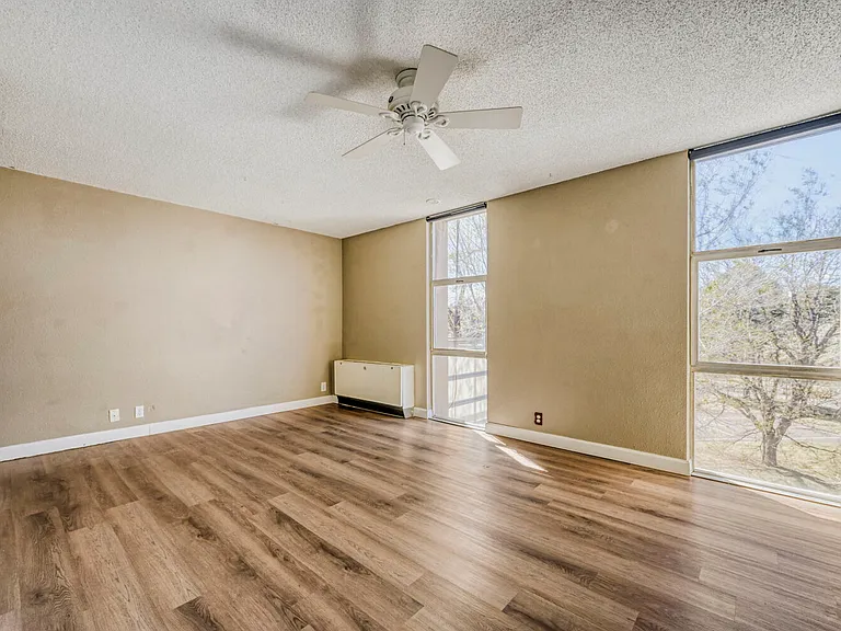 2500 S York St — Photo 4