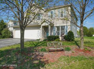 792 Honeysuckle Ln, Aurora, IL 60506