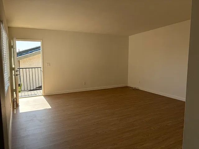 1802 Marshallfield Ln — Photo 9