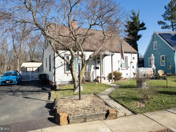 2215 Woodland Rd, Abington, PA 19001
