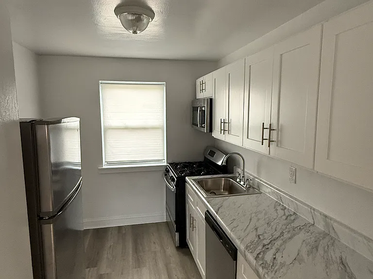 67-13 Cloverdale Blvd #7 — Photo 3