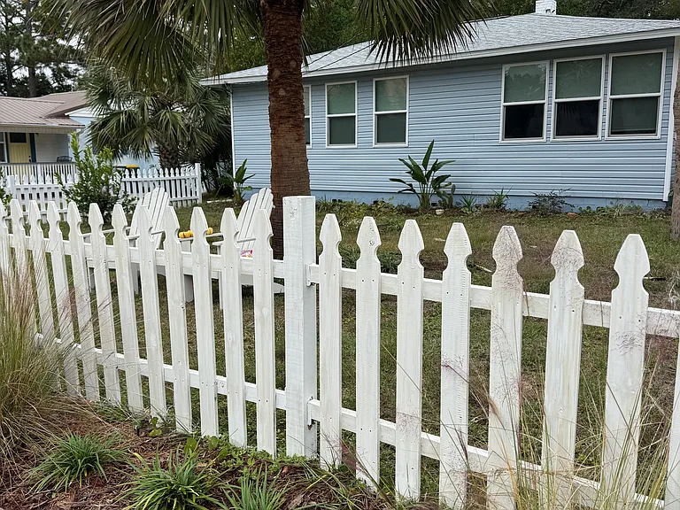 248 Beachview Dr — Photo 2