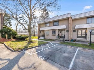 44 Cedarland Ct #44, Cromwell, CT 06416