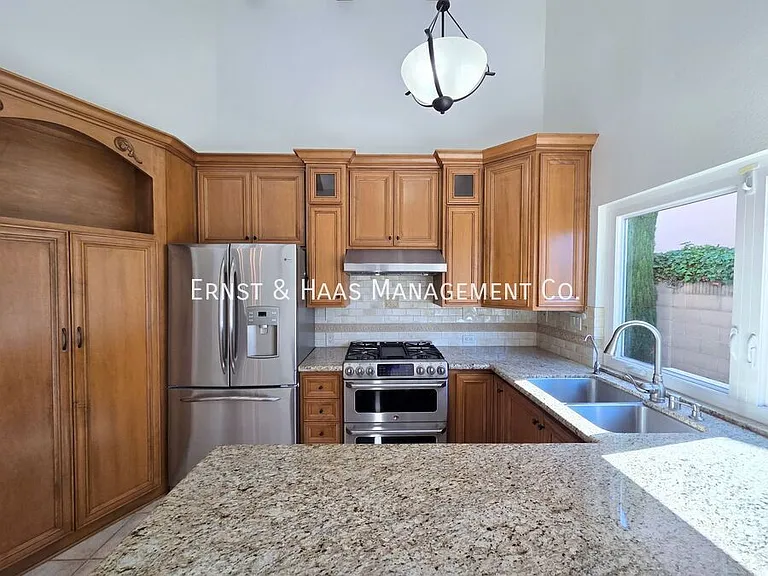 10835 Slater Ave — Photo 13