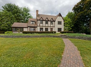 2 Loudon Hts N, Loudonville, NY 12211