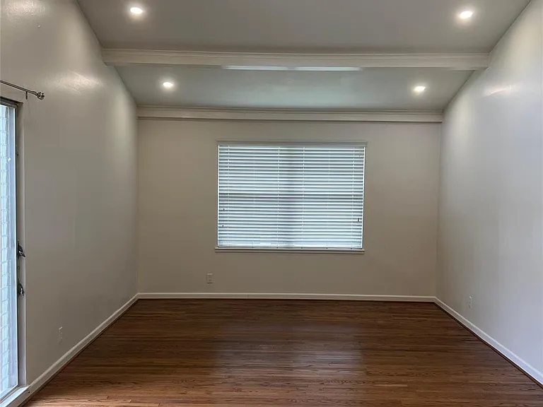 2911 Linkwood Dr — Photo 4