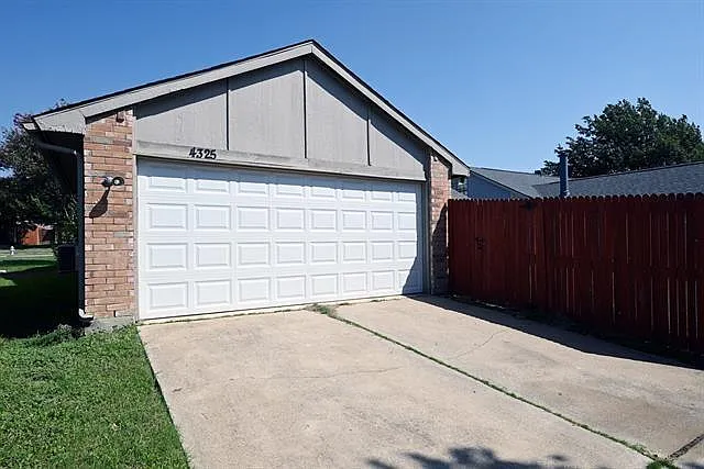 4325 Ireland Dr — Photo 19