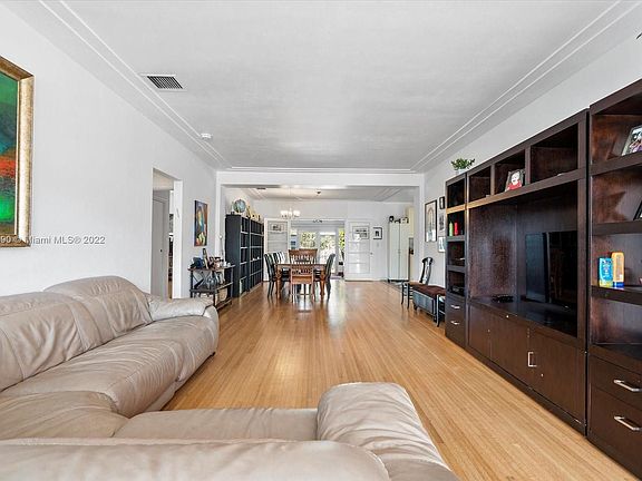 5th image of 9308 Byron Ave #0