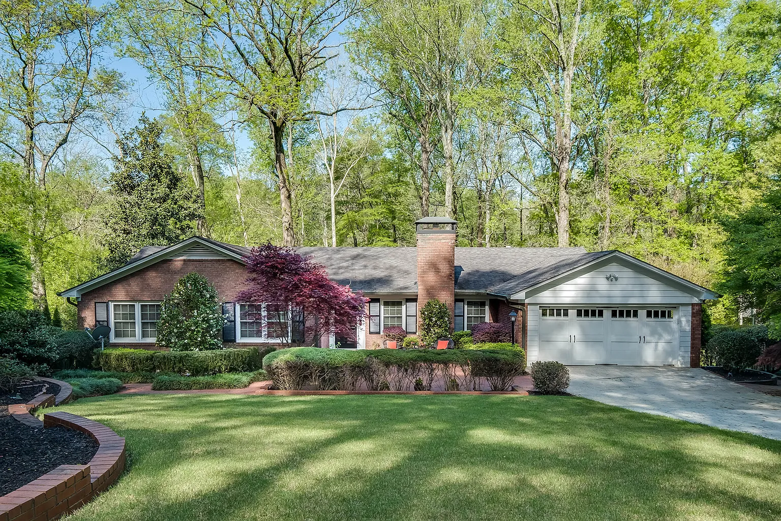 422 Valley Green Dr NE photo 1