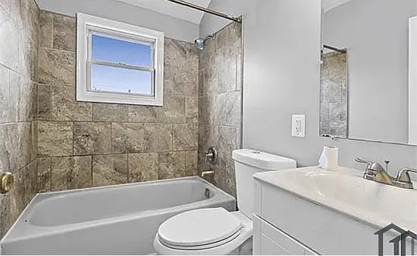 844 N Marlyn Ave — Photo 5