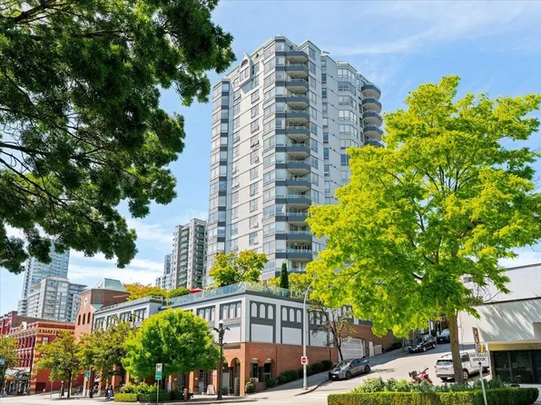 328 Clarkson St #702, New Westminster, BC V3L 5S3