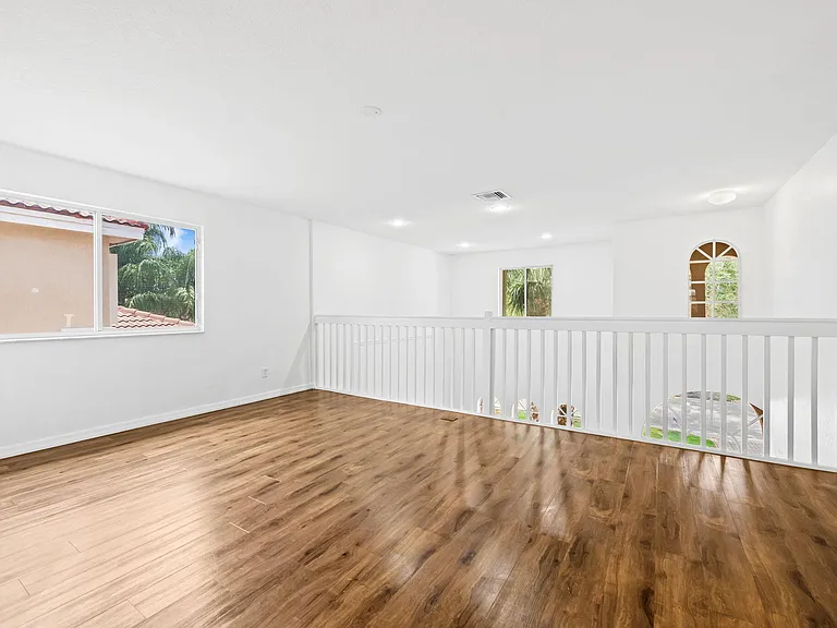 19389 SW 64th St — Photo 18