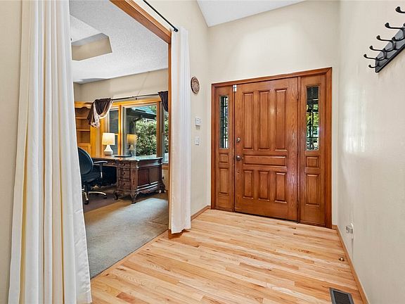 4th image of 6 Fawley Ln