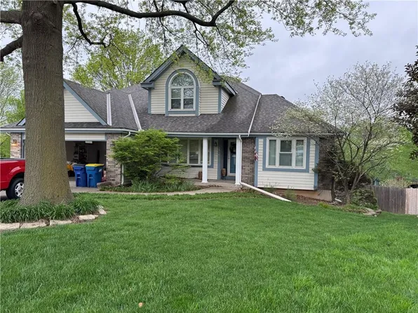 1546 Canterbury Ln, Liberty, MO 64068