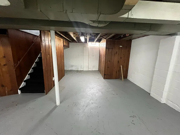 464 Channing St — Photo 16
