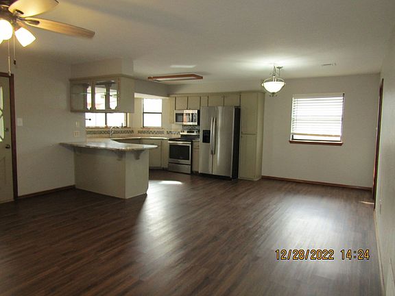 5th image of 7610 NW Taylor Ave
