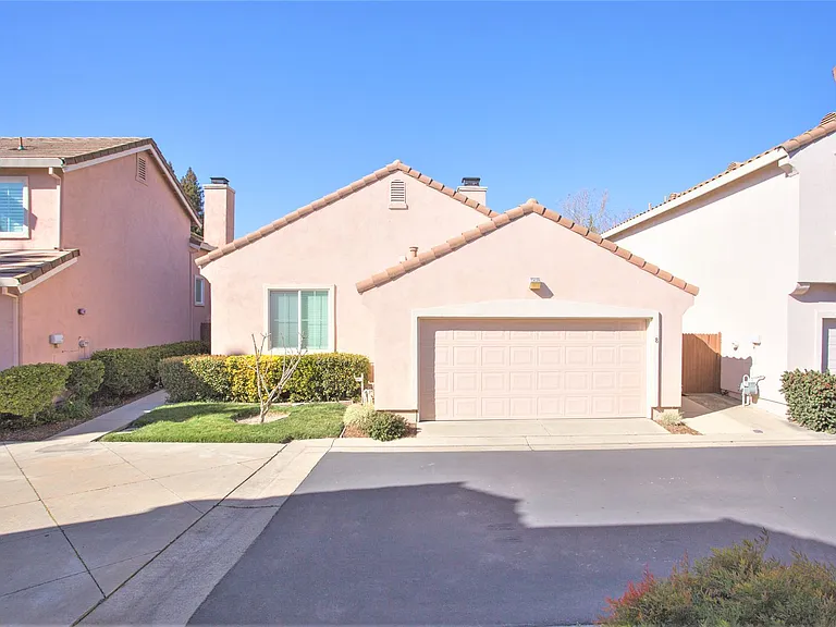 8 Constantine Ct — Photo 5