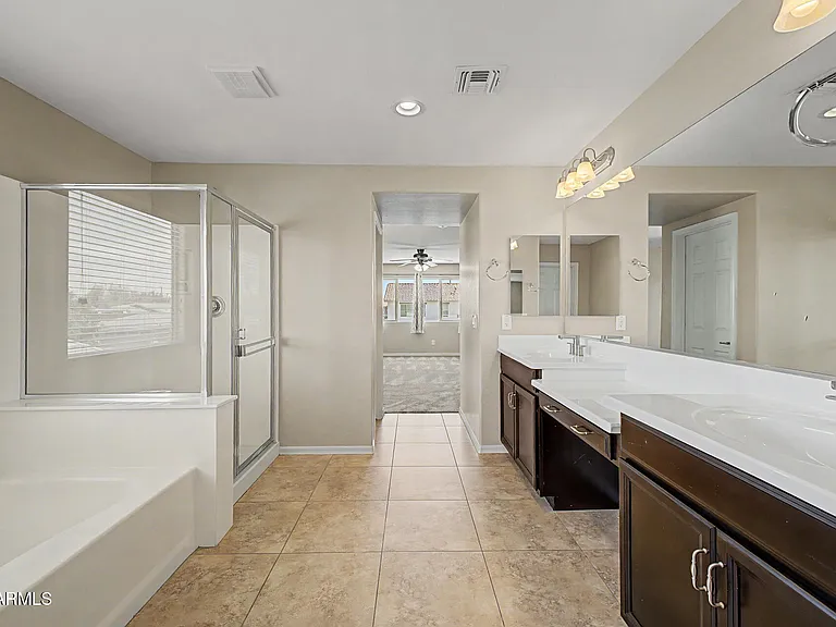 2531 E Eleana Ln — Photo 25