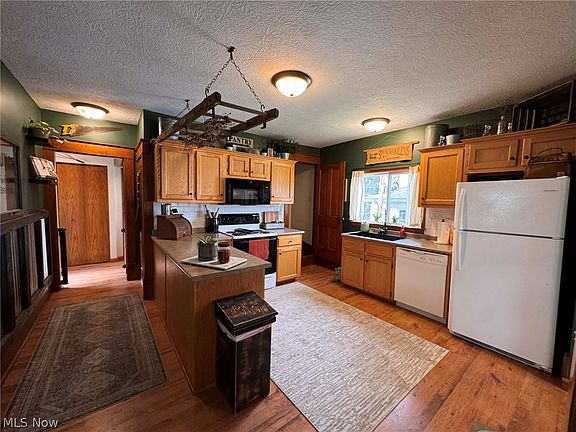 4th image of 144 2nd St SE