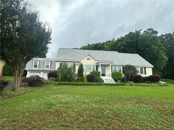 209 Victory Dr, Calhoun, GA 30701