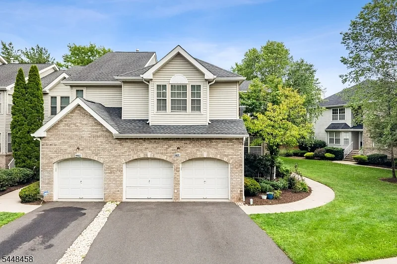 3 bed, 2.5 bath, 2466 sqft, $4,200 — Photo 3