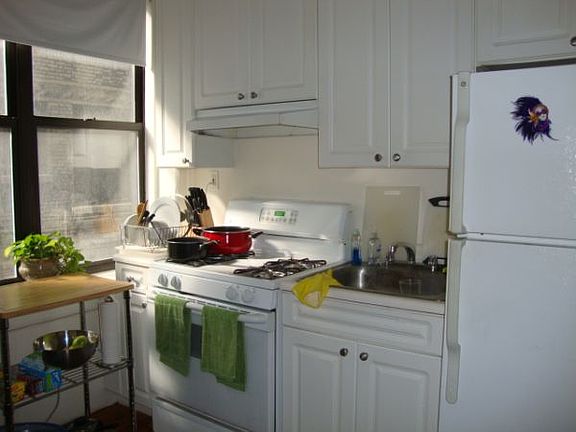 4th image of 509 Cathedral Pkwy #3L