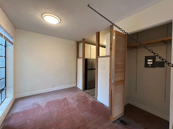 5th image of 2559 Le Conte Ave #2547