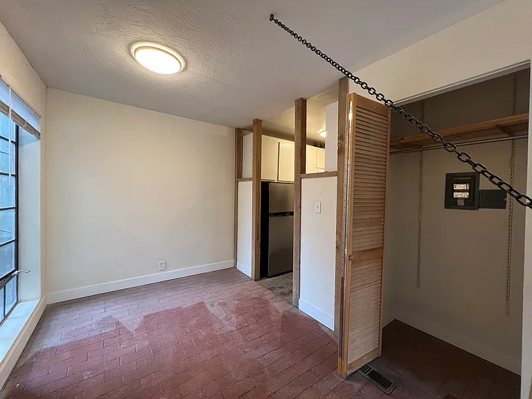 2541-2569 Le Conte Ave — Photo 53