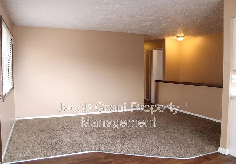 2215 Gail Dr — Photo 2