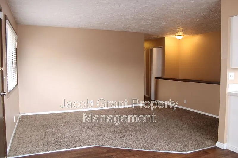 Building Photo - 2215 Gail Dr