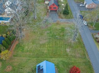 6 Pickett Ln, Greenfield, MA 01301