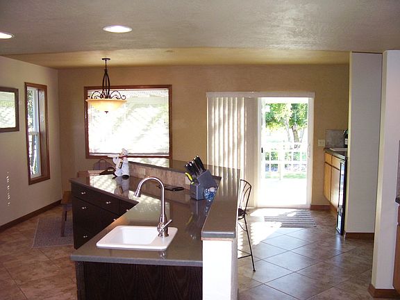 3rd image of 840 S Meadowlark Ln