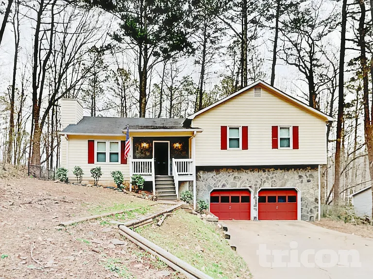 92 Fox Dr — Photo 2