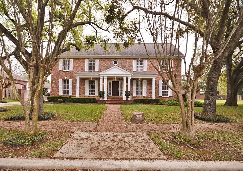 1st image of 1210 Bluebonnet Dr