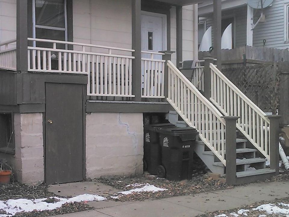 rear entrance with balcony