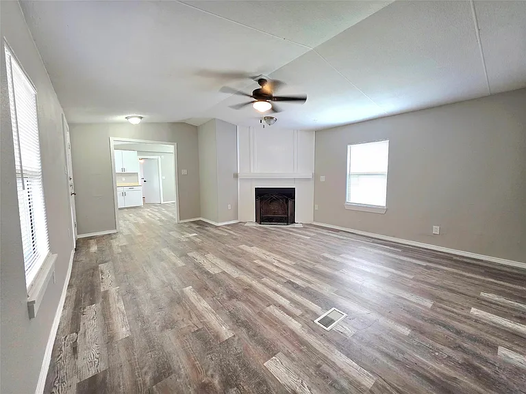 310 Paddock St #6 — Photo 2